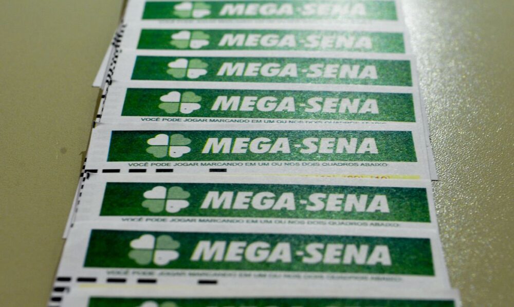 Mega-Sena sorteia prêmio estimado em R$ 14,5 milhões nesta terça-feira (19) Mega-Sena sorteia prêmio estimado em R$ 14,5 milhões nesta terça-feira (19)