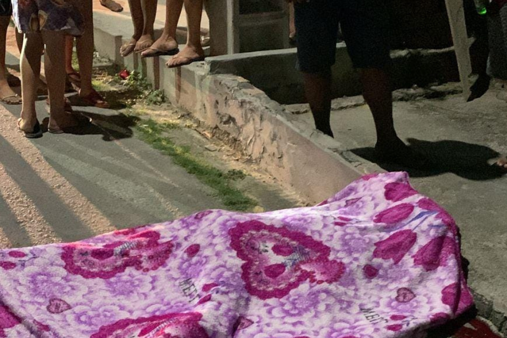 Jovem &eacute; morto a tiros e motociclista por app acaba baleado no Cidade de Deus