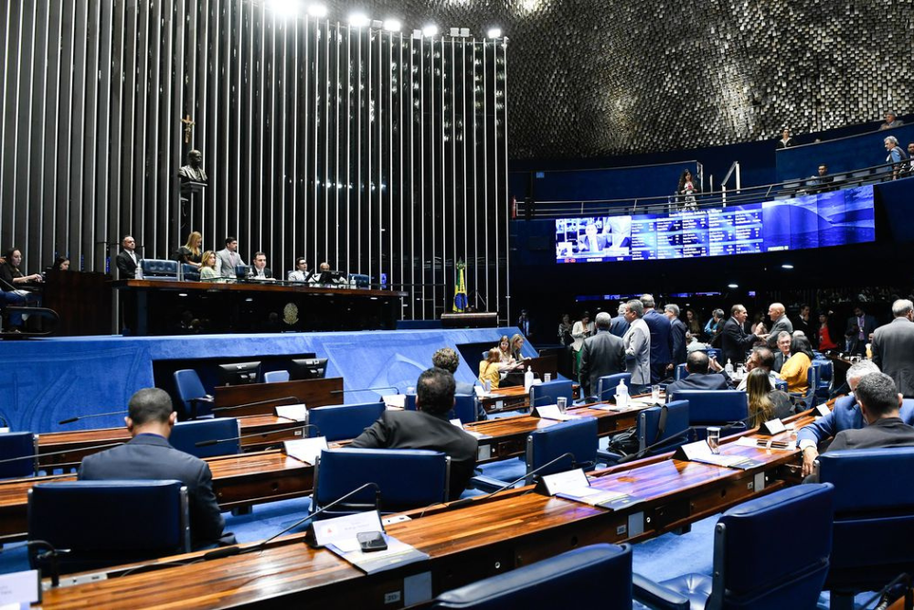 Senado aprova MP que aumenta salário mínimo e amplia isenção do IR Senado aprova MP que aumenta salário mínimo e amplia isenção do IR
