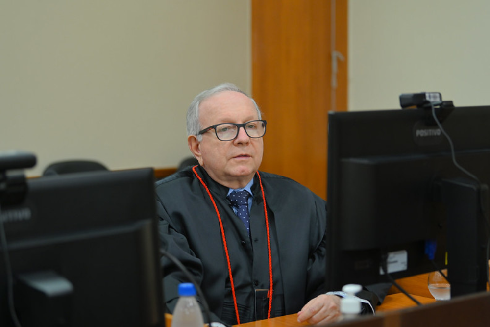Justiça do AM determina indenização de R$3 mil para cliente que comprou celular sem carregador Justiça do AM determina indenização de R$3 mil para cliente que comprou celular sem carregador