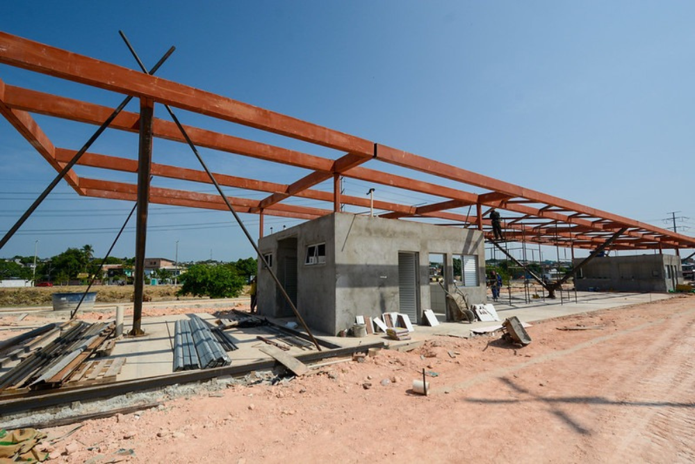 Obras no Caps e na cobertura de quiosques avançam no Parque Amazonino Mendes Obras no Caps e na cobertura de quiosques avançam no Parque Amazonino Mendes