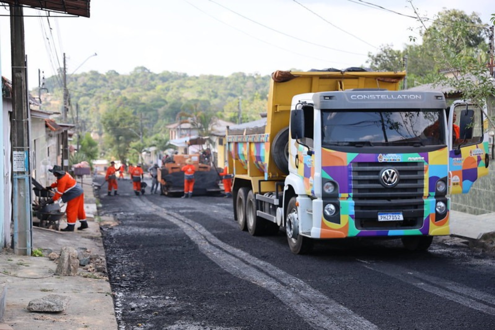 Abandonada há mais de 10 anos, rua do Nova Cidade recebe recapeamento da Prefeitura Abandonada há mais de 10 anos, rua do Nova Cidade recebe recapeamento da Prefeitura