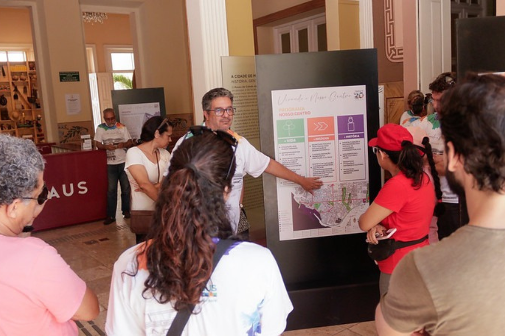 Prefeitura entrega certificados do ‘Vivendo o Nosso Centro’ para primeiro grupo de educação patrimonial Prefeitura entrega certificados do ‘Vivendo o Nosso Centro’ para primeiro grupo de educação patrimonial