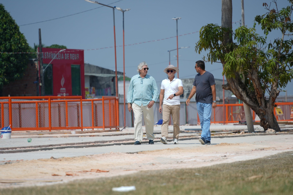David Almeida vistoria obras do Parque Amazonino Mendes