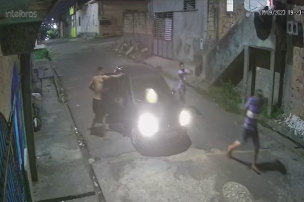 Homem é cercado e morto a tiros no Novo Aleixo Homem é cercado e morto a tiros no Novo Aleixo