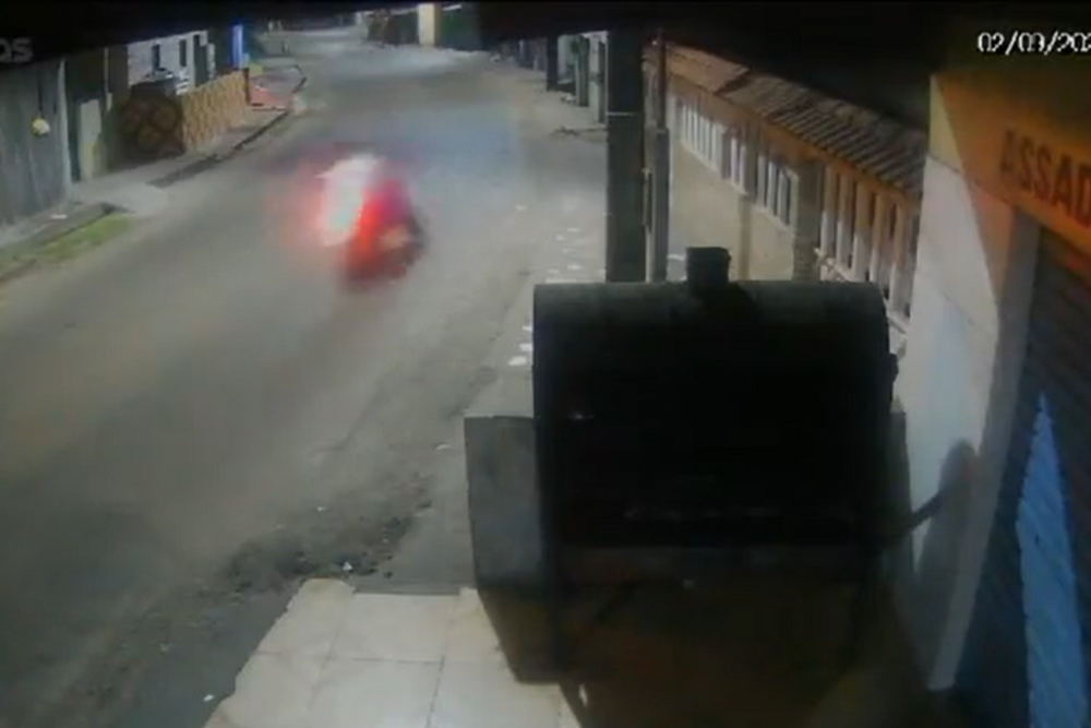 Motociclista morre em acidente ao voltar do Festival de Cirandas de Manacapuru; vídeo Motociclista morre em acidente ao voltar do Festival de Cirandas de Manacapuru; vídeo