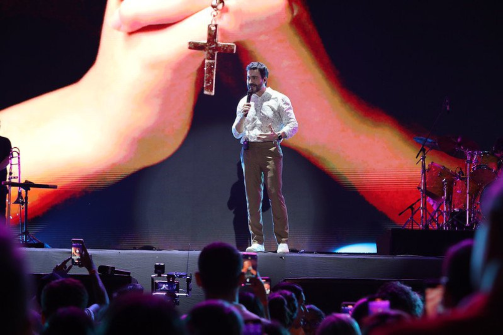#SouManaus2023: Padre Fábio de Melo conduz multidão a momento de fé #SouManaus2023: Padre Fábio de Melo conduz multidão a momento de fé