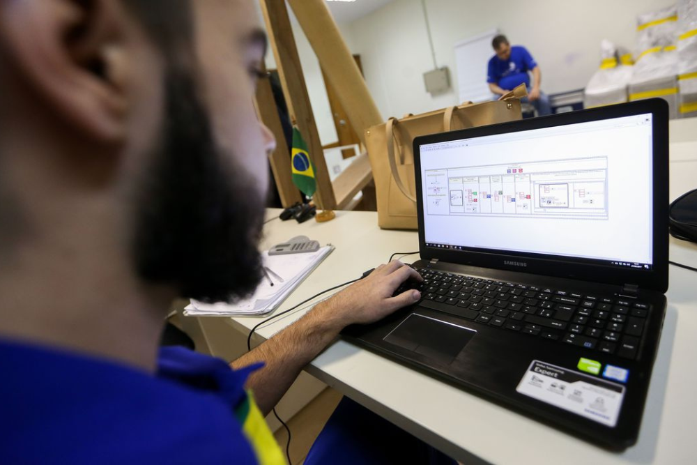 Um em cada dez estudantes brasileiros cursa ensino profissional