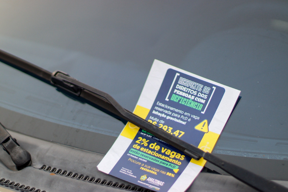 Blitz em centros comerciais notifica 10 pessoas por estacionarem irregularmente em vagas PcD Blitz em centros comerciais notifica 10 pessoas por estacionarem irregularmente em vagas PcD
