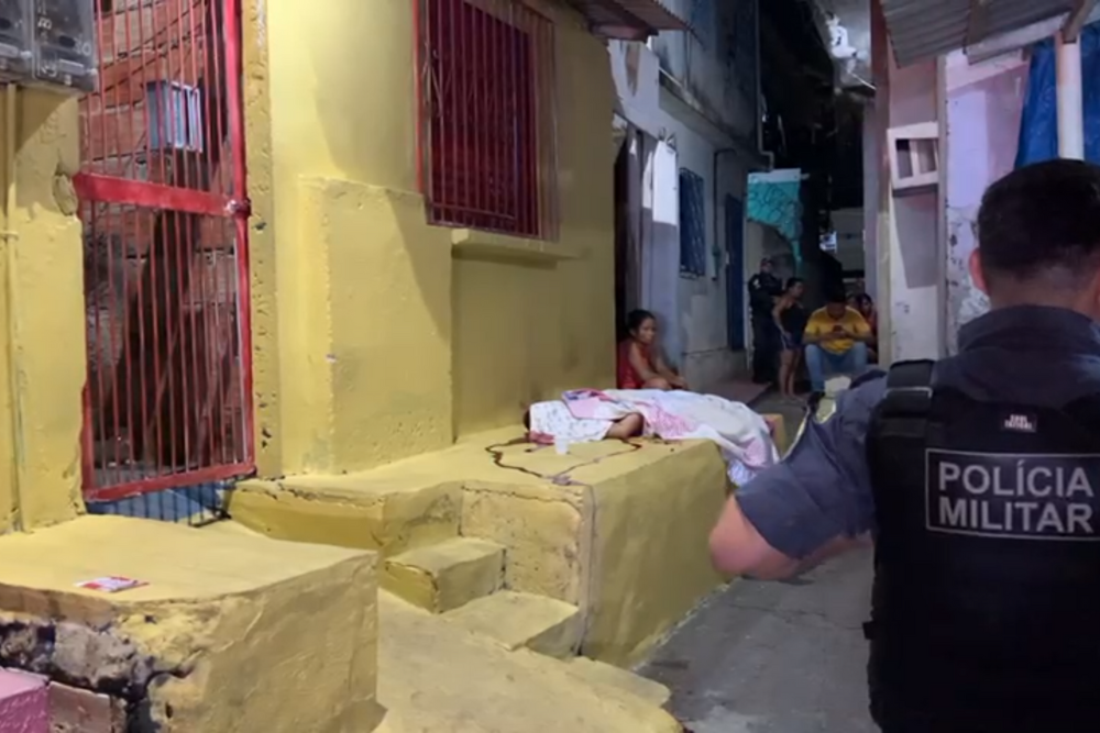 Jovem &eacute; executado com 10 tiros em beco no Santa Luzia