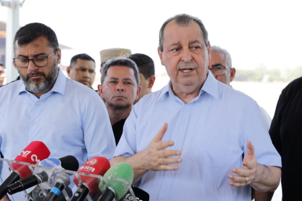 Emendas parlamentares de Omar garantem compra de lanchas blindadas para o AM Emendas parlamentares de Omar garantem compra de lanchas blindadas para o AM