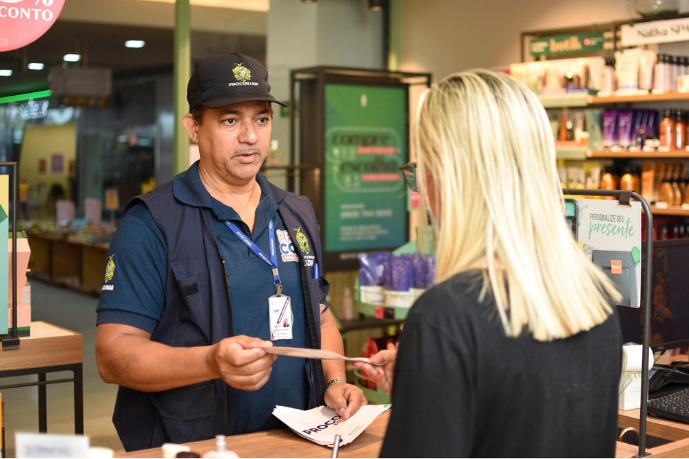 Procon-AM realiza ação de conscientização sobre os direitos do consumidor Procon-AM realiza ação de conscientização sobre os direitos do consumidor