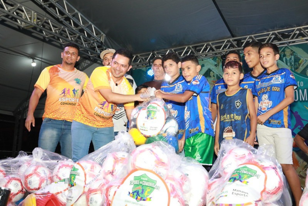 Mais de 50 projetos sociais de Manaus recebem novos kits esportivos da prefeitura Mais de 50 projetos sociais de Manaus recebem novos kits esportivos da prefeitura