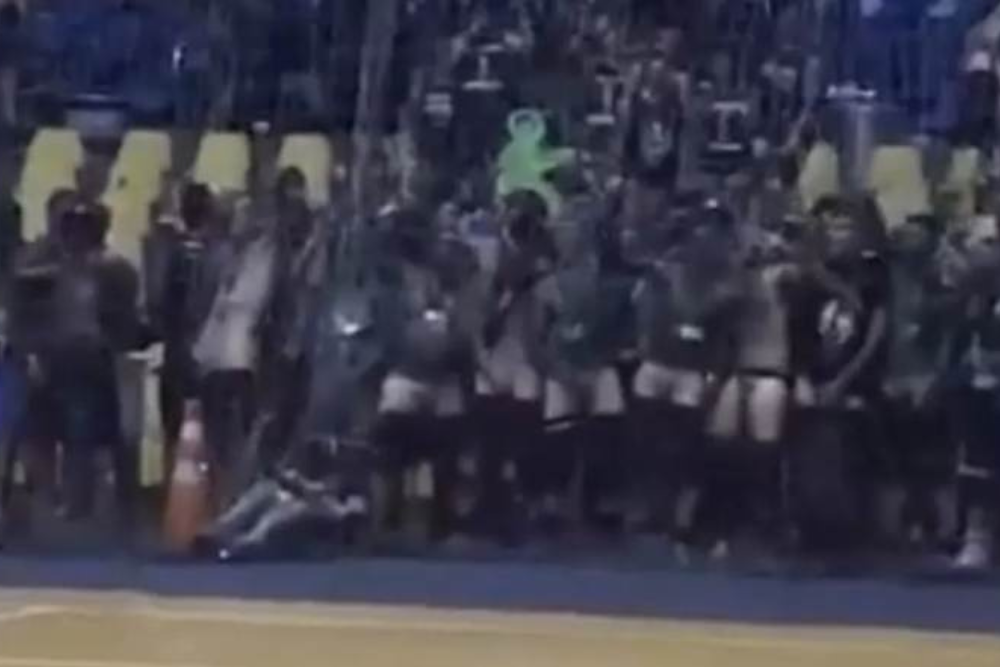 Universidade expulsa alunos de Medicina por atos obscenos durante jogo de vôlei feminino Universidade expulsa alunos de Medicina por atos obscenos durante jogo de vôlei feminino