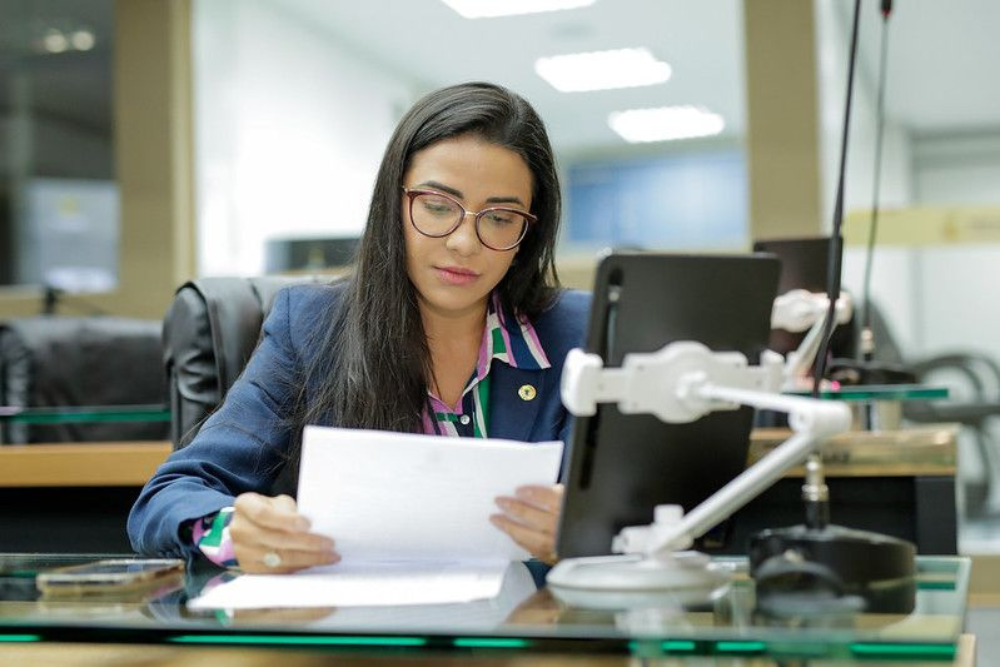 Deputada pede criação do serviço de acolhimento emergencial em saúde mental no AM Deputada pede criação do serviço de acolhimento emergencial em saúde mental no AM