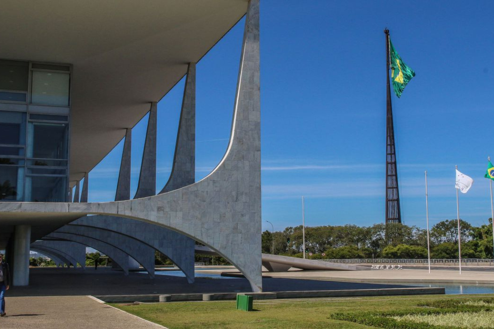 Cinco ministérios terão crédito suplementar de R$ 1,29 bilhão Cinco ministérios terão crédito suplementar de R$ 1,29 bilhão