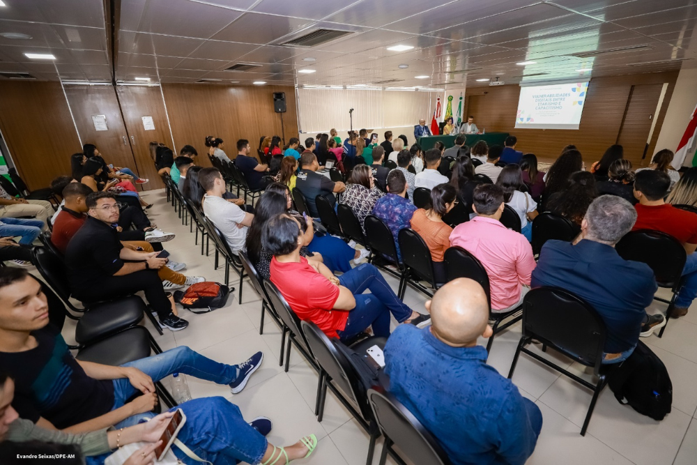 Defensoria reúne especialistas para discutir sobre o combate ao capacitismo e etarismo virtual Defensoria reúne especialistas para discutir sobre o combate ao capacitismo e etarismo virtual