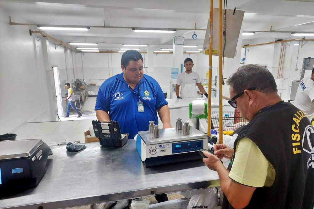 Ipem constata irregularidades em bicos de combustíveis e balanças no interior do AM Ipem constata irregularidades em bicos de combustíveis e balanças no interior do AM