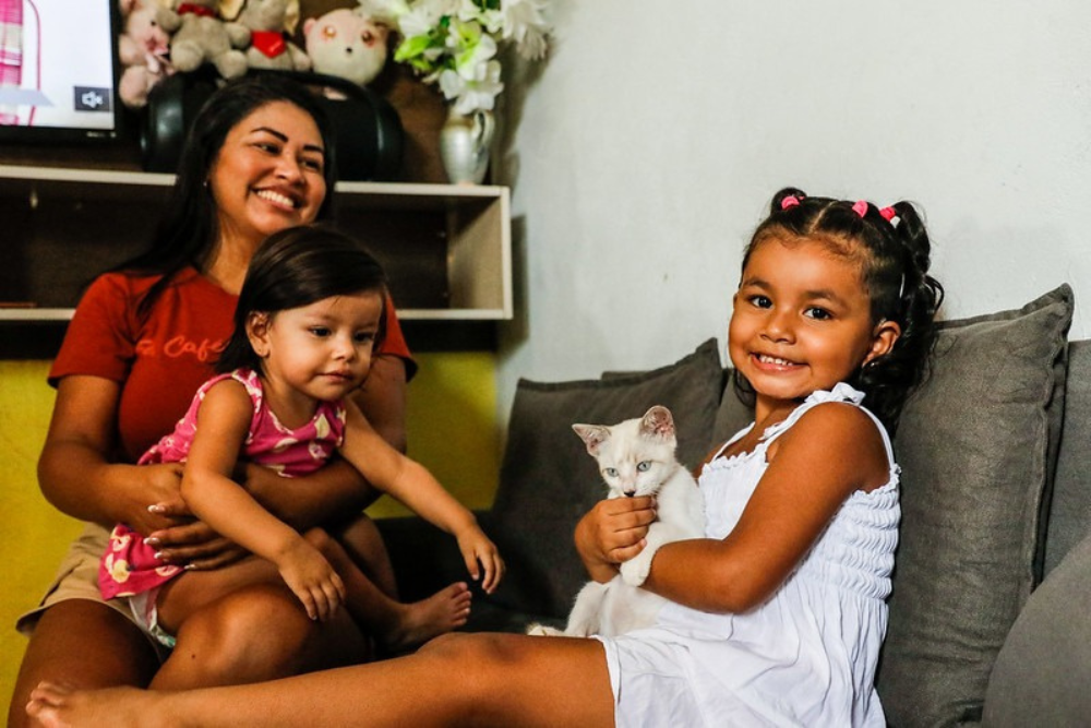 "Minha filha vai ter um futuro diferente&rdquo;, diz m&atilde;e de menina beneficiada com implante coclear