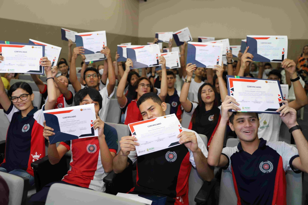 CNH na Escola: 37 alunos da rede estadual concluem primeira fase do programa