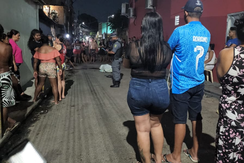 Homem é executado com 13 tiros e outro fica ferido no Alvorada Homem é executado com 13 tiros e outro fica ferido no Alvorada