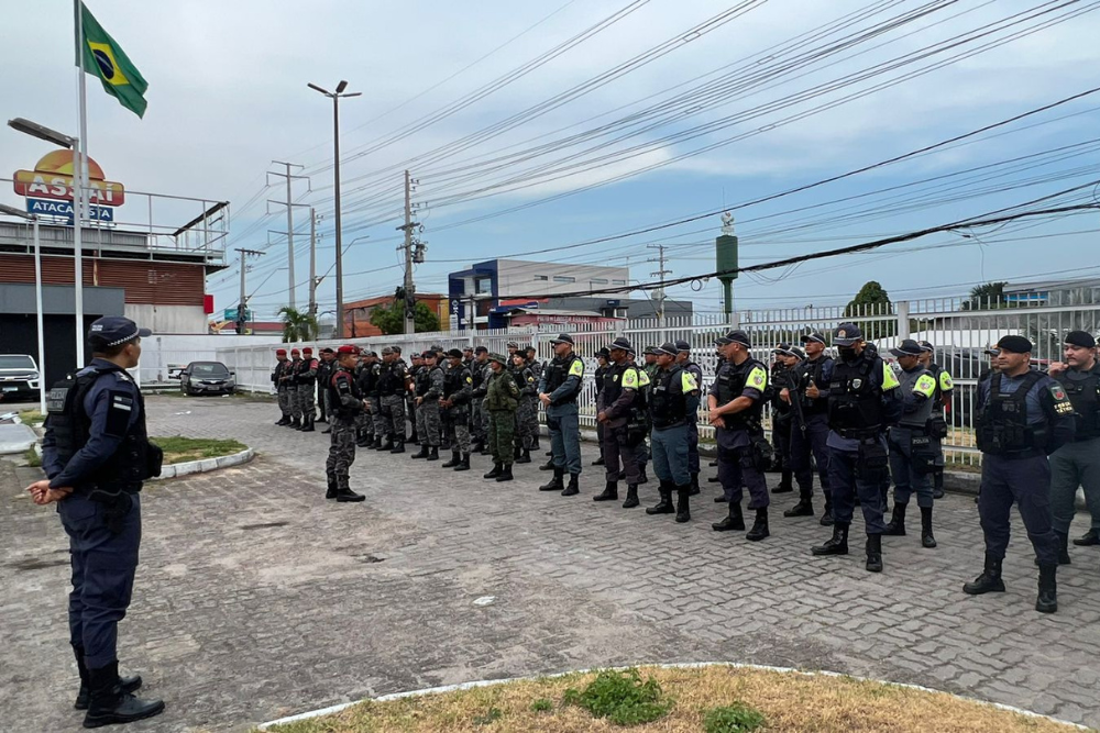 Opera&ccedil;&atilde;o &Aacute;guia realiza seis pris&otilde;es em flagrante e apreens&otilde;es de armas na zona Leste