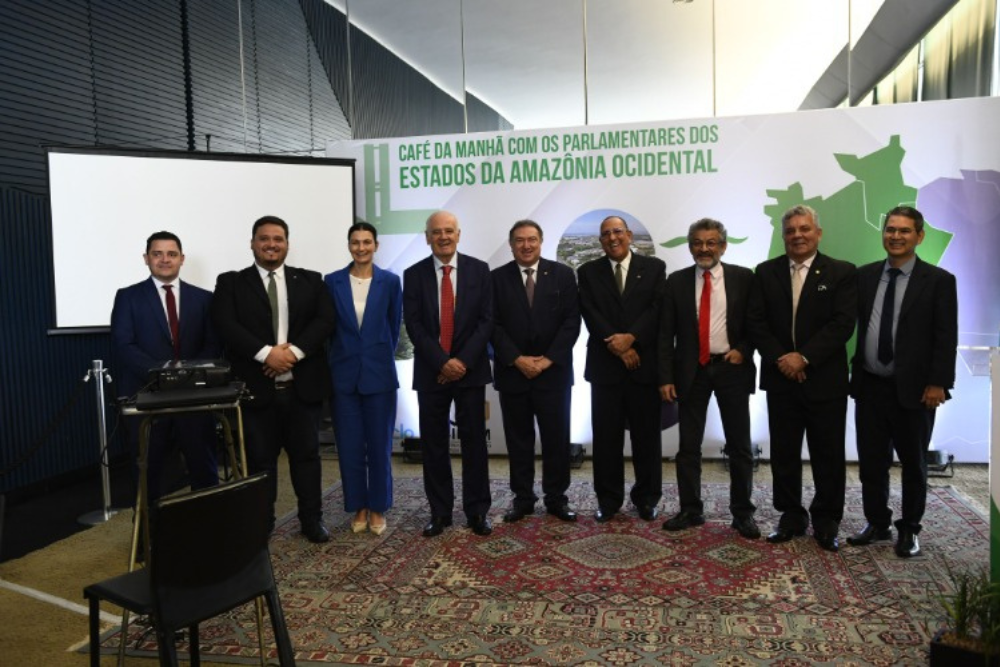 Serafim Côrrea participa de encontro com parlamentares da Amazônia em busca de parcerias para fortalecer a ZFM Serafim Côrrea participa de encontro com parlamentares da Amazônia em busca de parcerias para fortalecer a ZFM