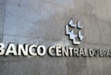 Sob efeito do juro alto, economia recua 0,3% em outubro