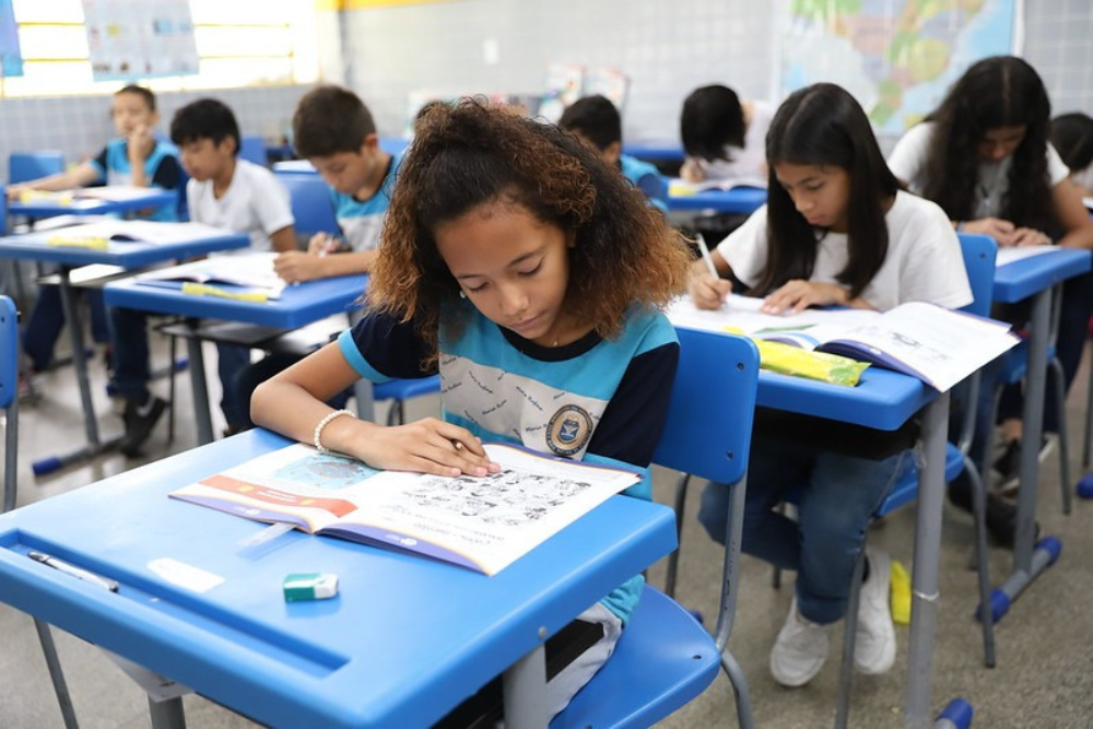 Alunos do 5º ao 9º ano da rede municipal realizam último simulado 'Pro-Saeb' Alunos do 5º ao 9º ano da rede municipal realizam último simulado 'Pro-Saeb'
