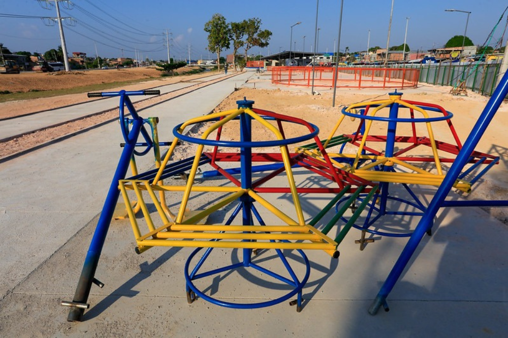 Obra do Parque Amazonino Mendes entra na reta final com instala&ccedil;&atilde;o de playground e academia ao ar livre