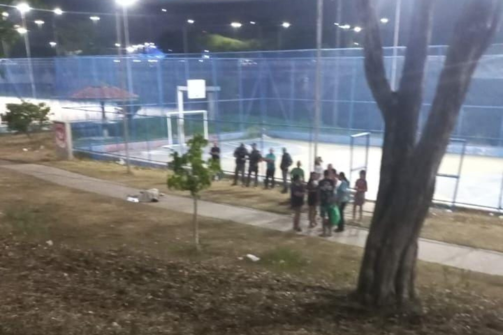 Jovem é morto a tiros perto de quadra de futebol no Santa Luzia Jovem é morto a tiros perto de quadra de futebol no Santa Luzia