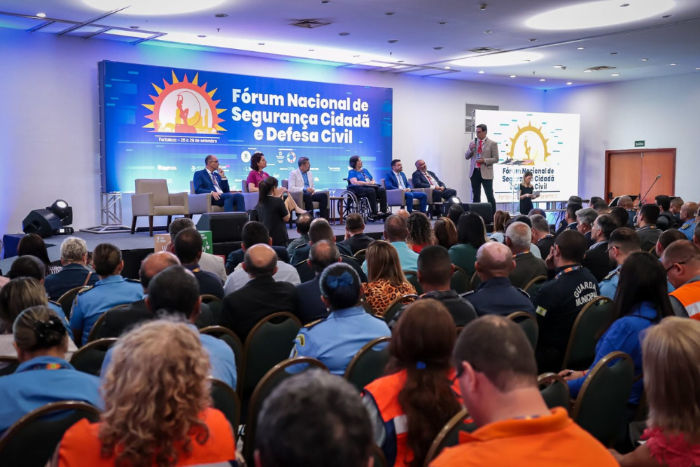 Manaus participa do Fórum Nacional de Segurança Cidadã e Defesa Civil Manaus participa do Fórum Nacional de Segurança Cidadã e Defesa Civil