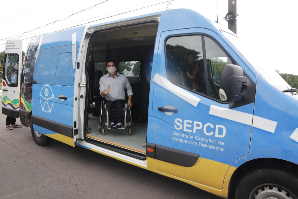 Torcedores de cadeiras de rodas terão transporte adaptado para jogo Amazonas FC x Botafogo-PB Torcedores de cadeiras de rodas terão transporte adaptado para jogo Amazonas FC x Botafogo-PB