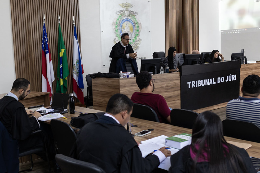 Trio é condenado por tentar matar homem a tiros após discussão em culto no Jorge Teixeira Trio é condenado por tentar matar homem a tiros após discussão em culto no Jorge Teixeira