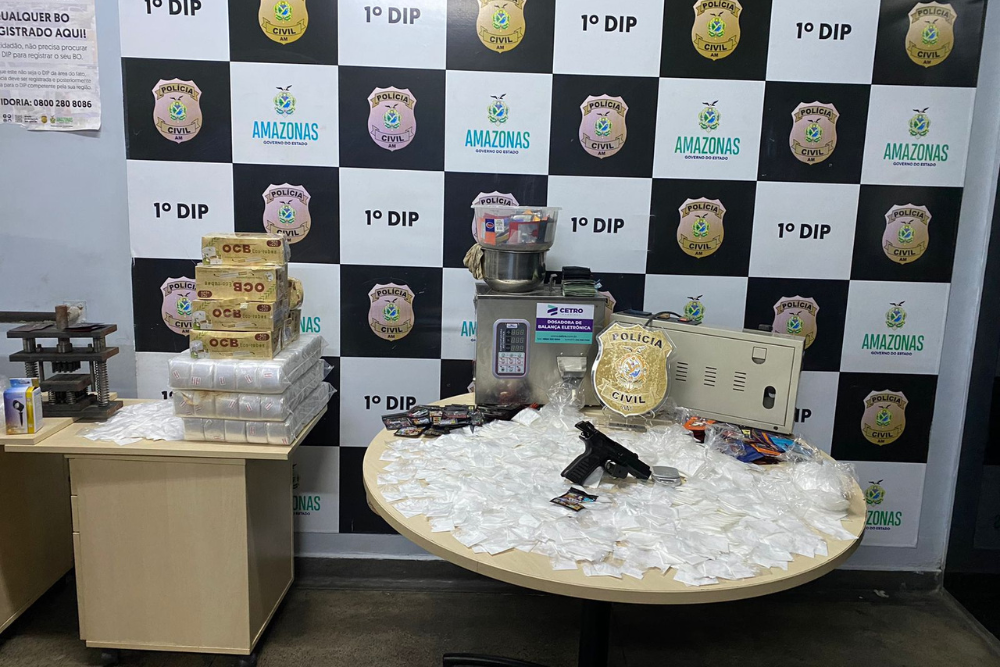 Trio é preso e laboratório de drogas é desarticulado em Manaus Trio é preso e laboratório de drogas é desarticulado em Manaus