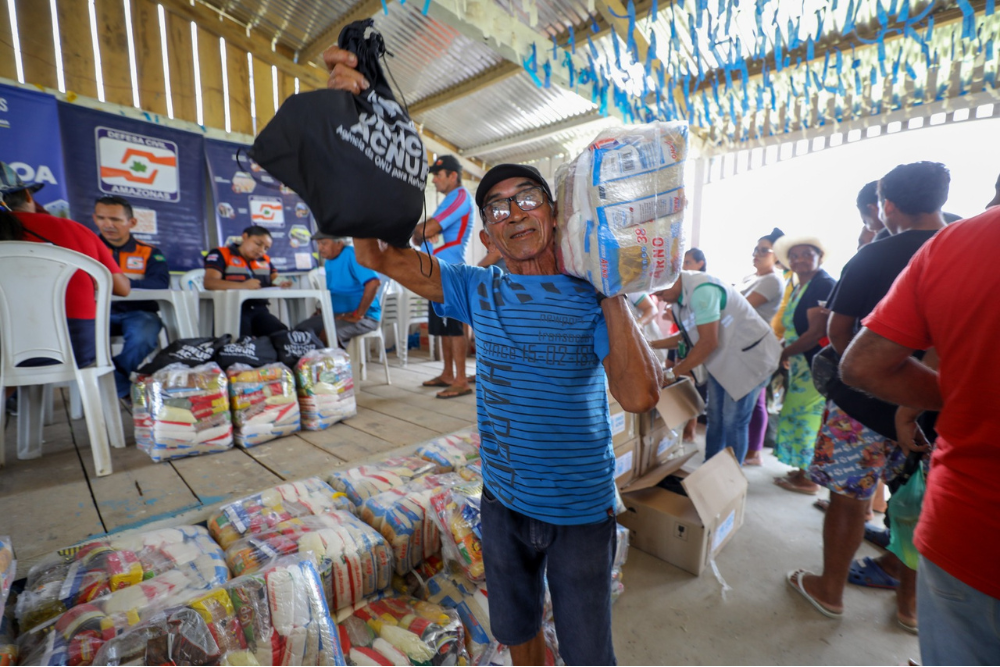 Famílias destacam importância da ajuda humanitária no período de estiagem Famílias destacam importância da ajuda humanitária no período de estiagem