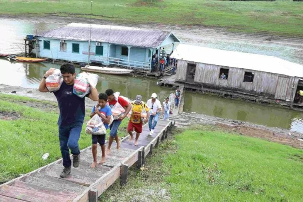 Volume dos rios Negro e Amazonas deve continuar baixando at&eacute; fim de outubro