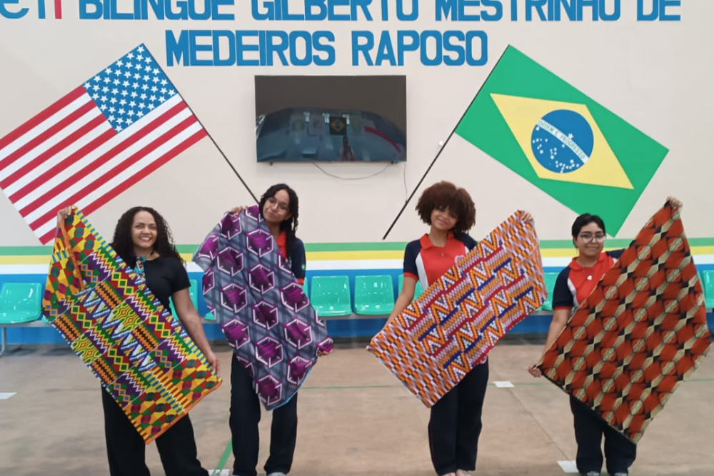 Tecidos africanos são usados no ensino de Matemática e de História Tecidos africanos são usados no ensino de Matemática e de História