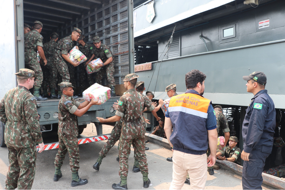 Estiagem: For&ccedil;as Armadas atuam no transporte de 6 mil cestas de alimentos para Tabatinga