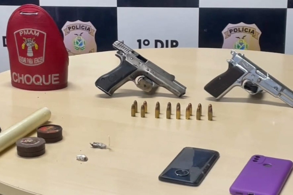 Trio é preso com armas de fogo no Parque 10 Trio é preso com armas de fogo no Parque 10