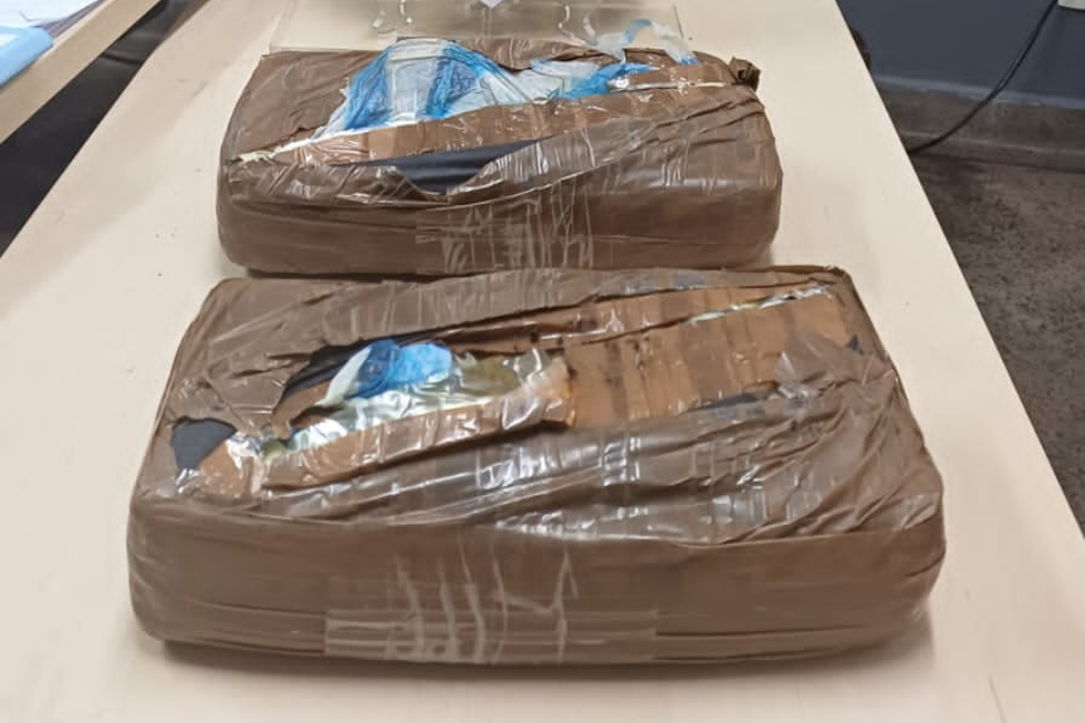 Homem é preso entregando drogas na feira Manaus Moderna Homem é preso entregando drogas na feira Manaus Moderna