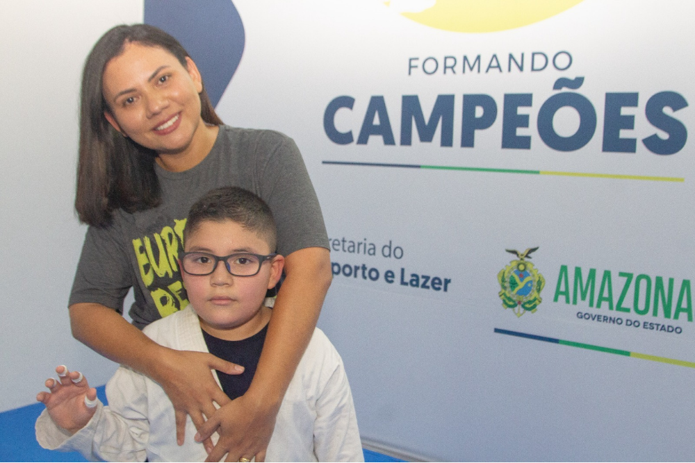 M&atilde;e que fez curso de Defesa Pessoal da Sedel incentiva filho &agrave; pr&aacute;tica de jiu-jitsu