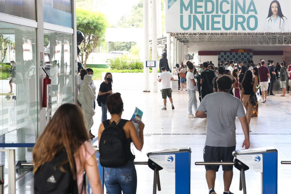 Saiba como as notas do Enem podem ser usadas no Brasil e no exterior