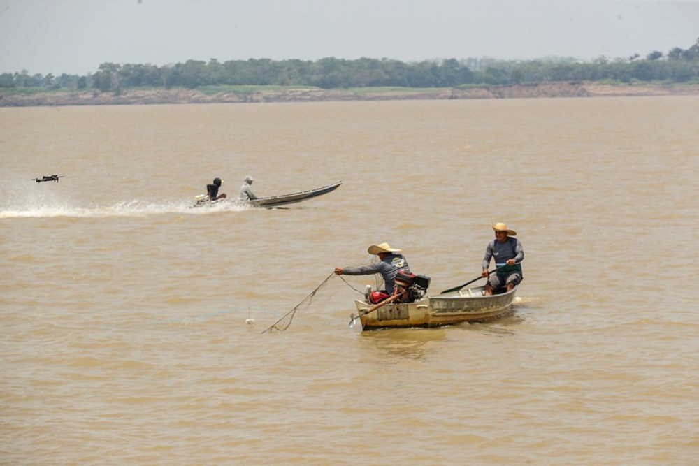 Pescadores recebem mais de mil kits de proteção solar no Amazonas Pescadores recebem mais de mil kits de proteção solar no Amazonas
