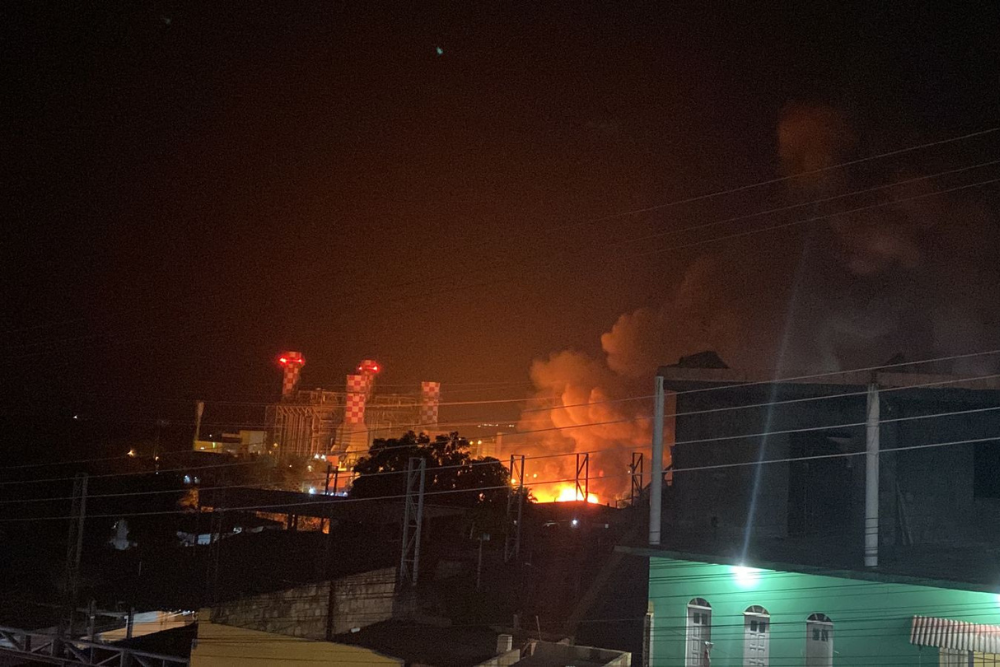 Incêndio atinge galpão de usina no Jardim Mauá Incêndio atinge galpão de usina no Jardim Mauá