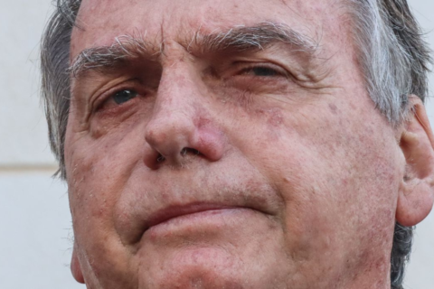 Ministro do TSE anula uma das três condenações de Bolsonaro