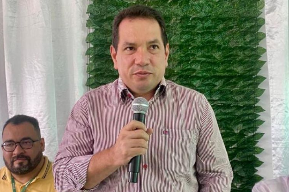 Para conter gastos, prefeito de Atalaia do Norte reduz pr&oacute;prio sal&aacute;rio e de cargos de confian&ccedil;a