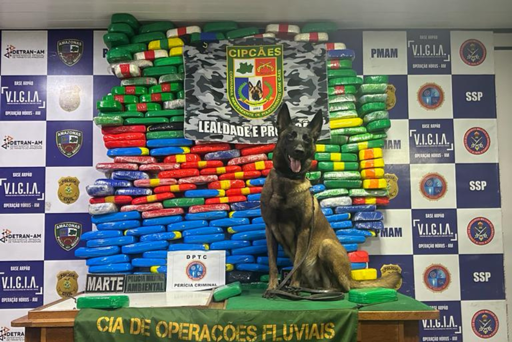 Homem é preso com 255kg de drogas em embarcação em Coari Homem é preso com 255kg de drogas em embarcação em Coari