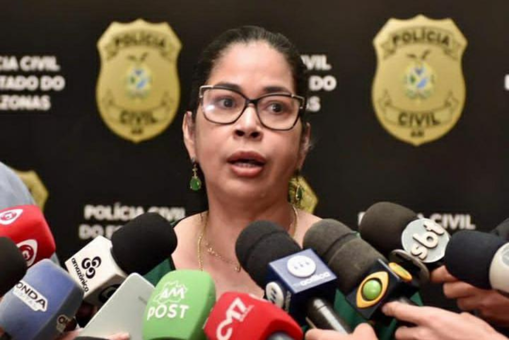 Tia é presa pela tortura e morte do sobrinho de 2 anos em Manaus Tia é presa pela tortura e morte do sobrinho de 2 anos em Manaus