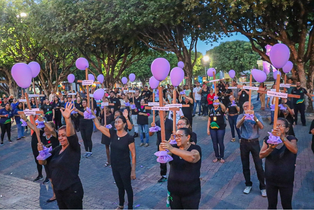 Em Manaus, ato público chama atenção para violência contra idosos Em Manaus, ato público chama atenção para violência contra idosos